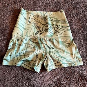 Gymshark XS Power support shorts in green